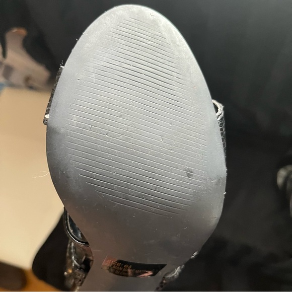 Qupid strappy black heel size 6.5 US. - Picture 3 of 7